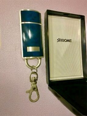 Vintage Sarome Lightr with integrated keychain NOS in original box Blue
